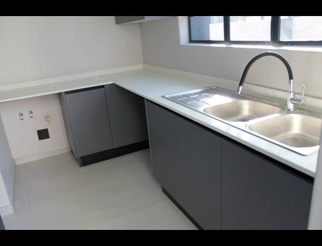 5 BEDROOM HOUSE FOR SALE IN SIX FOUNTAINS RESIDENTIAL ESTATE